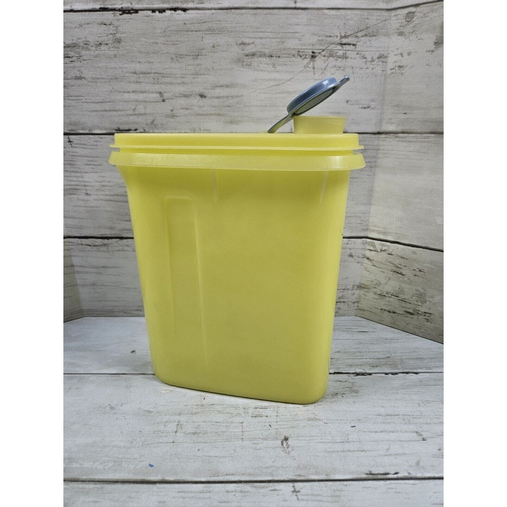 Vintage pale yellow Tupperware beverage buddy pitcher pour 792-7 793-3 564-6